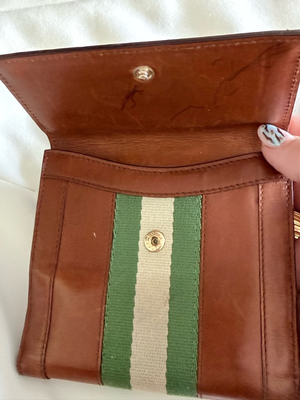 Gucci Tan/Brown Leather Wallet with Embossed Logo - Picture 2 of 5